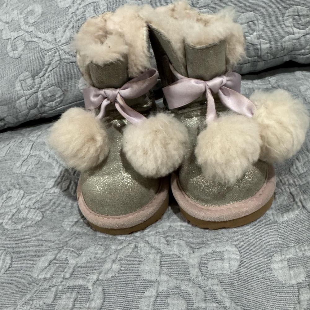 UGG Kids Boots with Pink Ribbon and Cream Fur